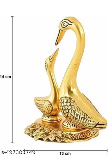 Metal span pair kissing saras love birds Hans joda living and office decoration showpiece item