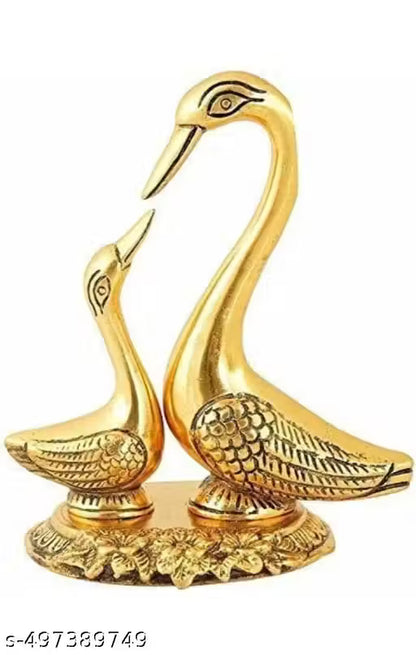 Metal span pair kissing saras love birds Hans joda living and office decoration showpiece item