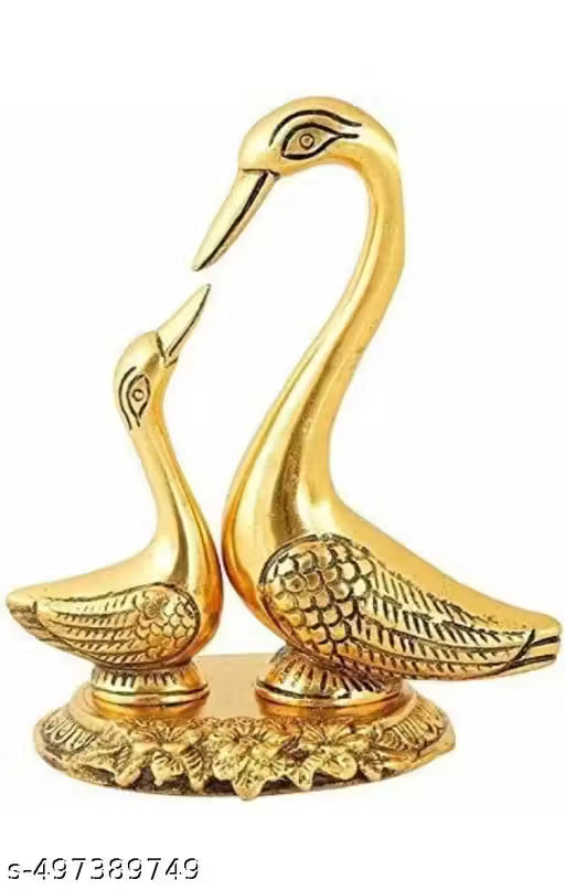 Metal span pair kissing saras love birds Hans joda living and office decoration showpiece item