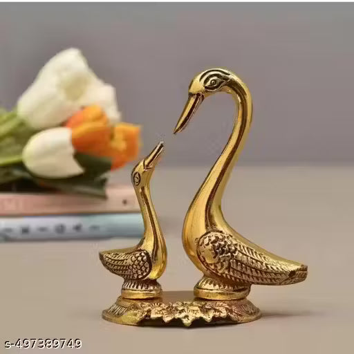 Metal span pair kissing saras love birds Hans joda living and office decoration showpiece item